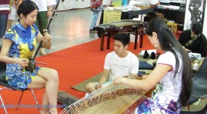 Tradizioni della Cina al Festival dell'Oriente: Guzheng ed èrhu, antichi strumenti musicali Cinesi