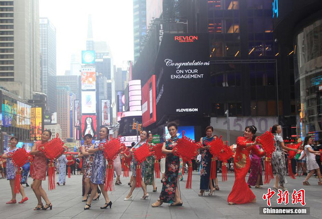 il qipao, abito tradizionale cinese - un momento del flashmob
